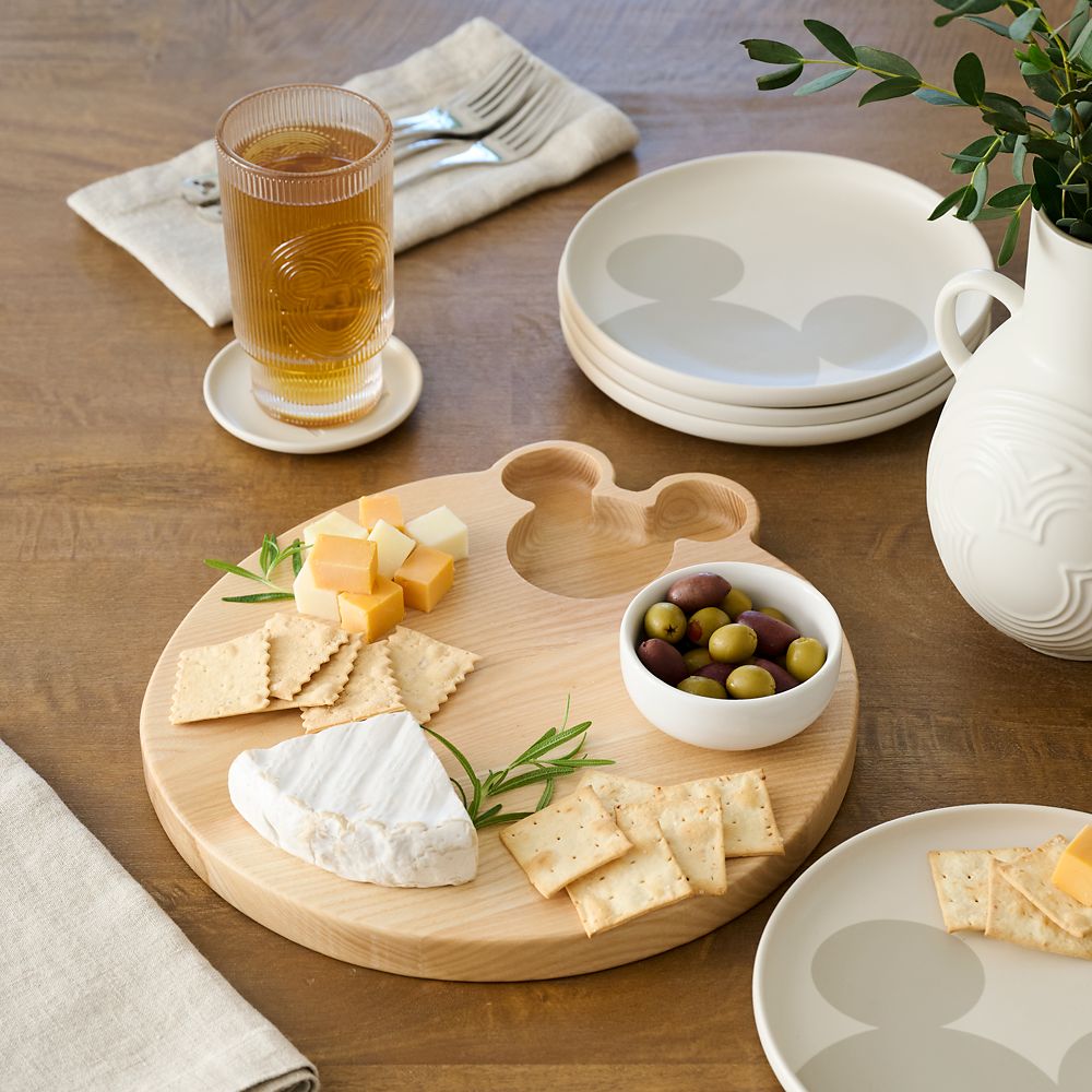 Disney Mickey Mouse Icon Wood Cutting Board – Mickey Mouse Home Collection
